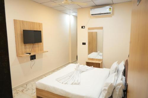 Dwarka Hotel | Shree Mahalaxmi Palace