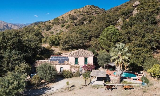 Mitogio House | Sicilian country house with panoramic views