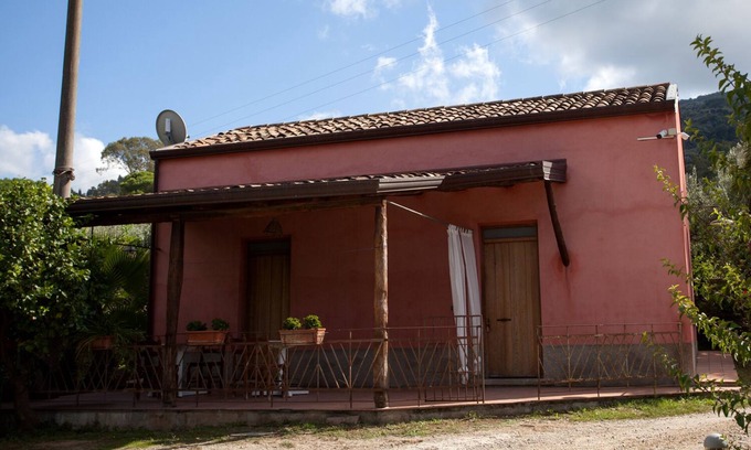 Capri Leone House | Sicily farmholidays:CASA DELLA PALMA,farmhouse with pool few minutes to the sea