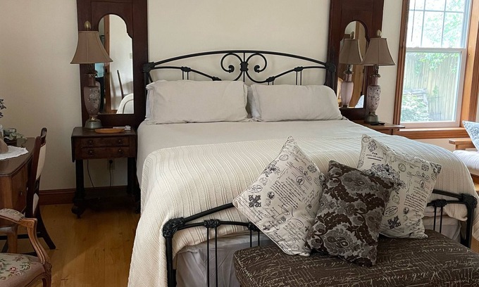 Breaux Bridge Apartment | Side House on the Bayou