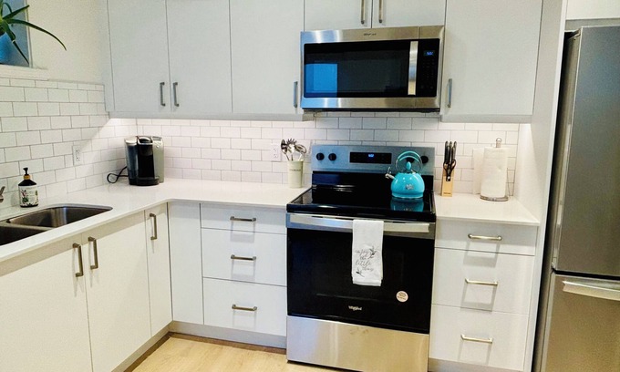 Booktown House | Sidney Sunset Suites