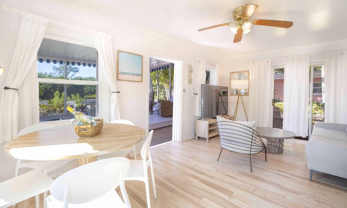 Siesta Key Apartment | Siesta Key Bungalow Tortuga- Waterview, Queen unit, Pool Private Patio!