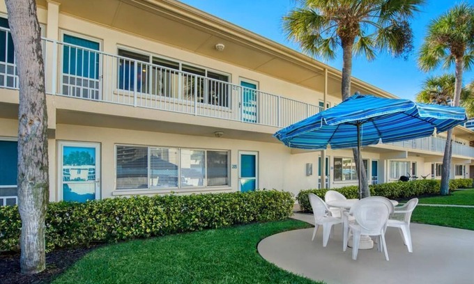 Siesta Key Condo | Siesta Key, Private Crescent Beach 2/2 Getaway