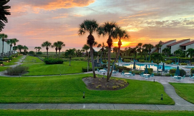 Siesta Key Condo | Siesta Key - Siesta Dunes - Deluxe Beachfront Condo with Gulf of Mexico Views