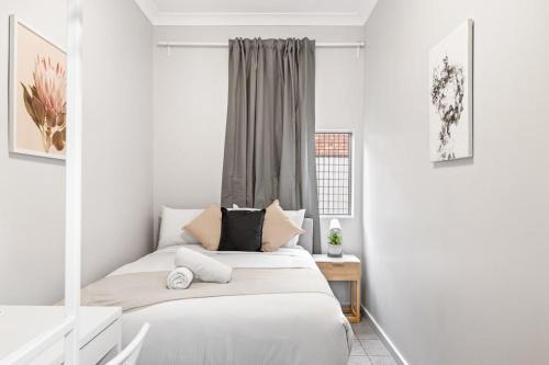 Auburn House | Signature Double Room in Auburn - Shared Bathroom