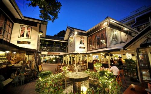 Bang Rak Hotel | Silom Village Inn
