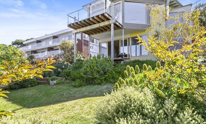 Lorne House | Silver Birches - Stroll To Town