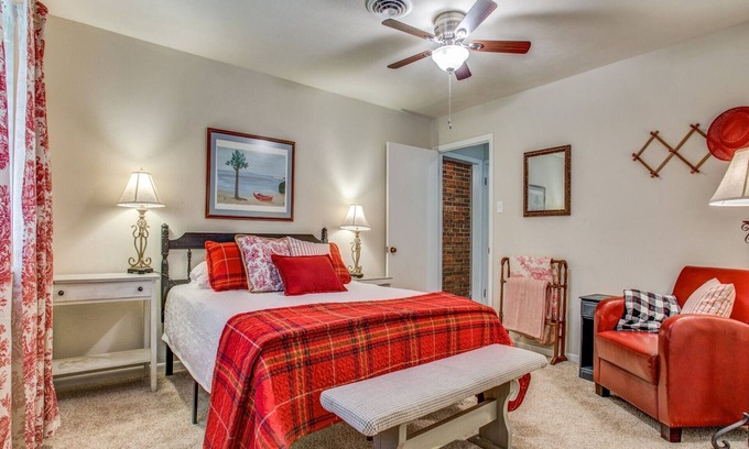 Azle House | Silver Creek Country House - A vintage country house