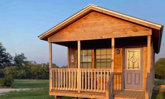 Johnson City Cabin | Silver Dollar Winery Bluebonnet
