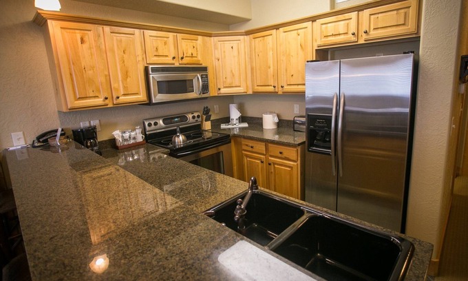 Park City Condo | Silverado Lodge with Fireplaces and Pool Views by RedAwning - Save 20% on 7+ Nights!