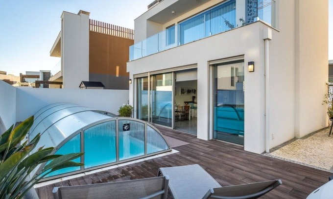 Salir do Porto Villa | Silvercoast Villa Concha Baia - private heated pool and rooftop seaview lounge.