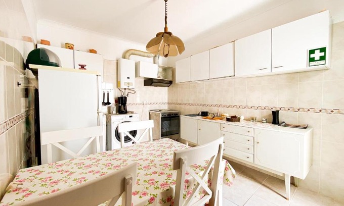 Espiche Apartment | Simple Beach Lovers' Retreat in Espiche #1888