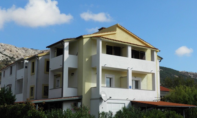 Baska Apartment | Simple studio apartment for 2 persons with balcony Miljenka nr.9
