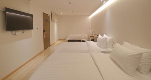 Chatuchak Hotel | SimpleStay Chatuchak, SureStay Collection by Best Western
