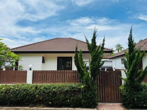 Lipa Noi House | Simply Homes