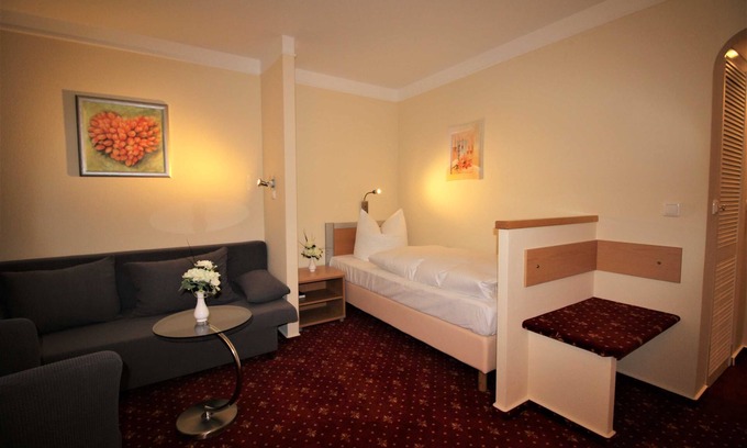 Plau am See House | Single room in Park Chalet - Parkhotel Klüschenberg