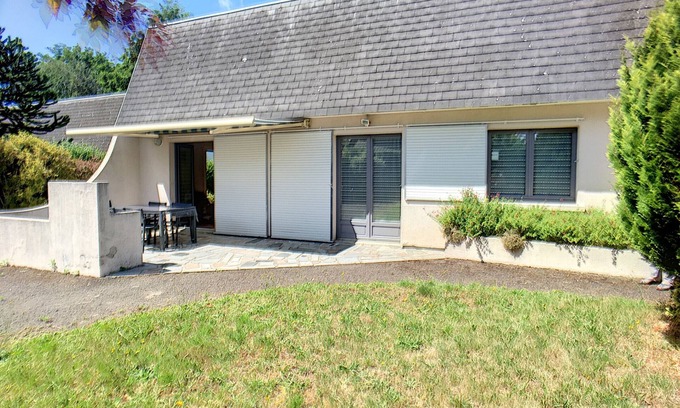Jullouville-les-Pins House | Single-story house with garden, 200m from the beach, near shops