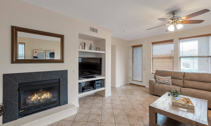 Kierland Condo | Single Story Level w/Heated Pool/Spa/Fitness Rm, Garage, Kierland's Fine Dining/Shopping+FREE GOLF