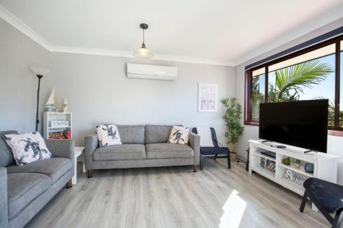 Sanctuary Point House | Sirius Retreat Pet Friendly 3 Mins Walk to St George Basin