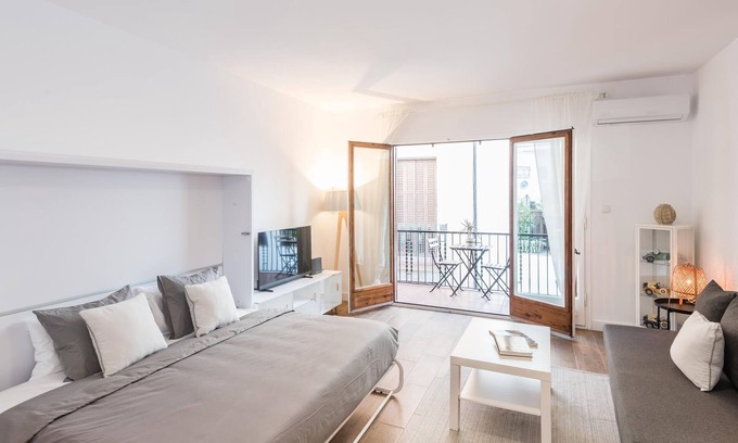 Sitges Town Center Apartment | Sitges Spaces Deluxe Center Studio-Modern and centrally located!