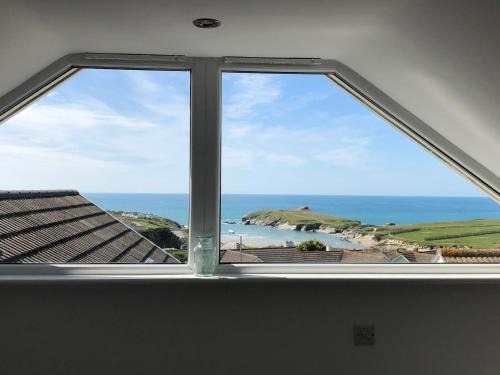 Porth House | Six by the Sea - 1 Bed House - A little something for everyone