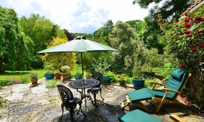 Upwey Cottage | SIXPENNY COTTAGE, family friendly, with a garden in Upwey