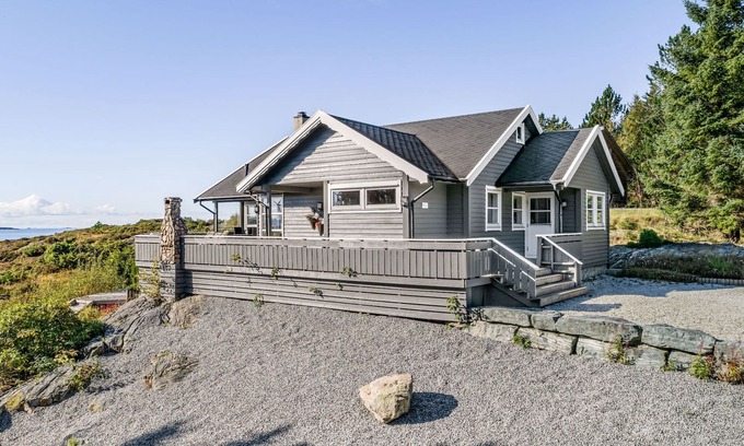 Lammetu House | Sjøbuvågen by Interhome