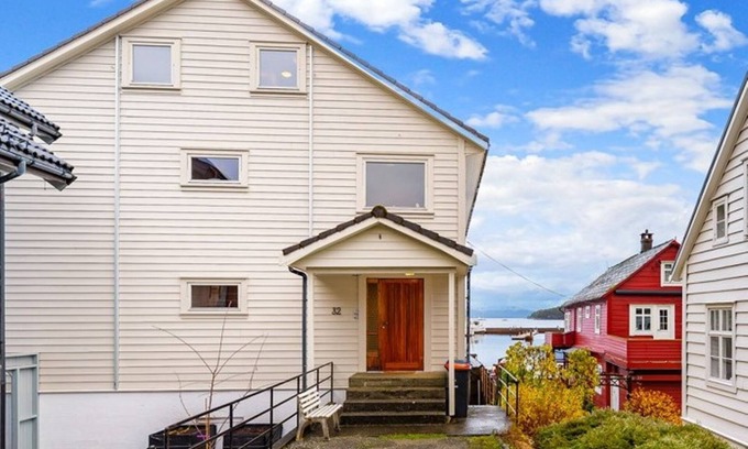 Tysnes House | Sjøstrand by Interhome