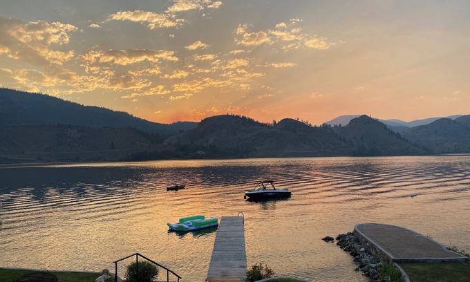 Okanagan-Similkameen House | Skaha LakeFront BnB: Your Lakefront Home-Away-From-Home