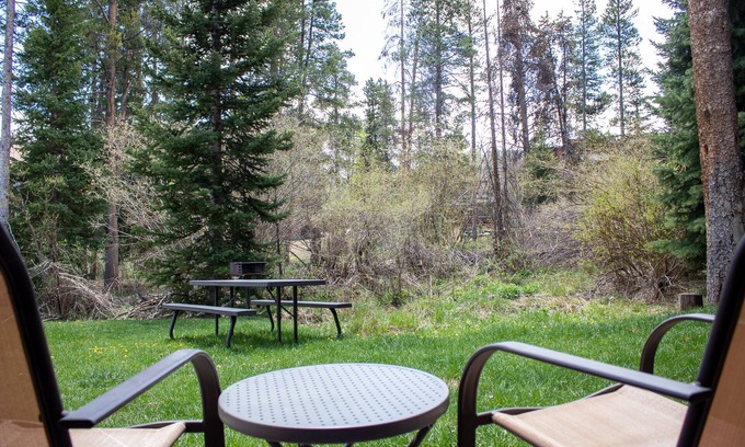 Four O'Clock Condo | Ski-In. 3 Blocks To Town. Hot Tub. Private Deck.