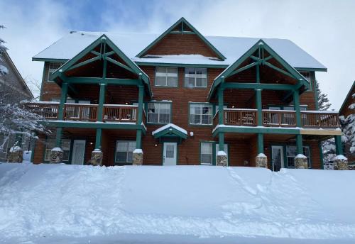 Snowshoe House | Ski in and out, pet and kid friendly, slope side townhouse