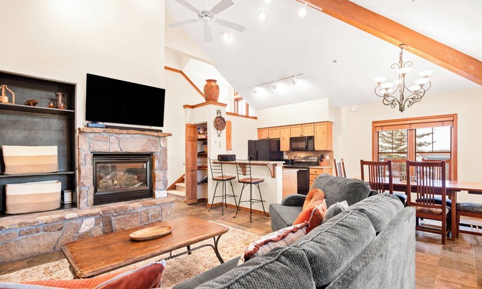 Breckenridge Condo | Ski In/Out at Snowflake Lift; Hot Tub!