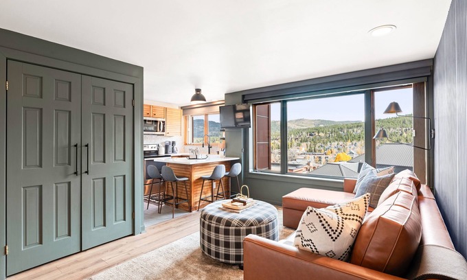 Peak 9 Condo | Ski in/Out Central Condo Hot Tubs and Amenities