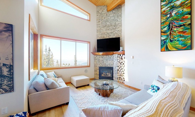Big White Ski Resort Condo | Ski-in/ski-out condo with amazing views, hot tub, fast WiFi & gas fireplace