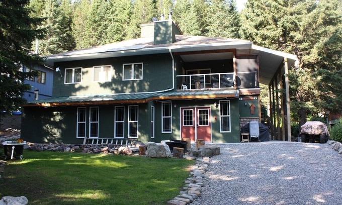 Division No. 3 Cabin | Ski In/Ski Out at Castle Mountain Resort