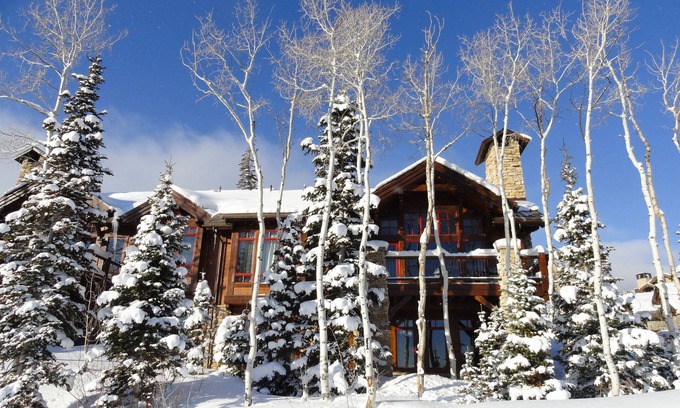 Empire Pass House | Ski in/Ski out, 20-mile Views, Holidays Avail! Huge Balcony, 4BD+Loft, Shuttle!