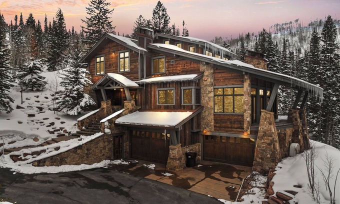 Park City House | Ski-In Ski-Out Luxe Chalet in The Colony, Hot Tub, Designer Interiors, Stunning Mountain Views