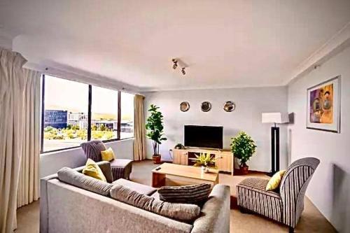 City West Apartment | Sky High 3BR Canberra CBD Views Pool & Gym