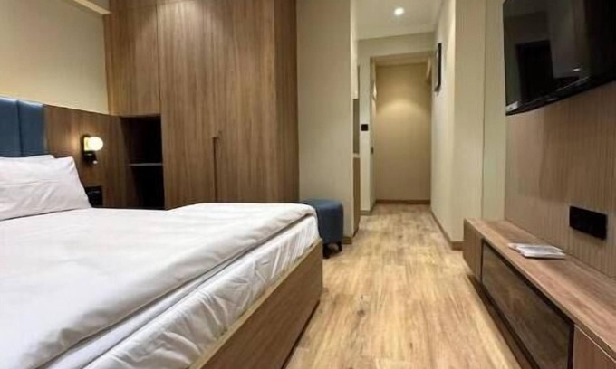 Khar Apartment | Skyline D : A Cozy Studio Apartment