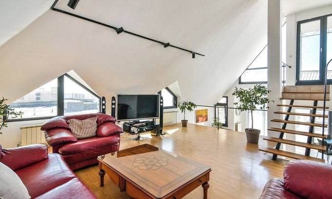 Primorski Apartment | Skyline Grand Penthous free park