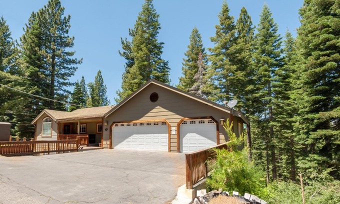 Country Club Estates House | Skyline Manor
