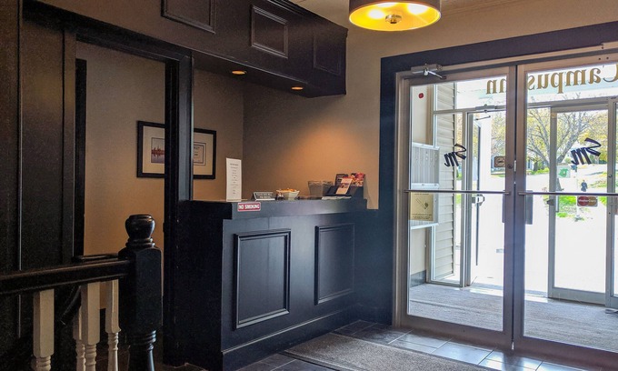 Fredericton Hotel | Skyline Motel & Campus Inn