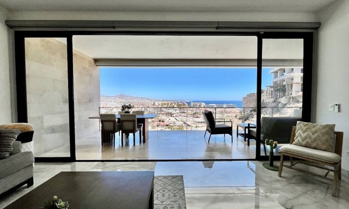 Centro Condo | Skyline & Ocean View Downtown/Pedregal Cabo