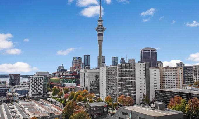 Auckland Central Business District Apartment | Skyline Serenade Apt with SkyCity View and Parking