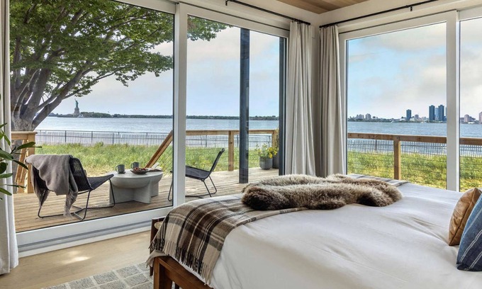 Manhattan Cabin | Skyline Suite with Statue of Liberty Views