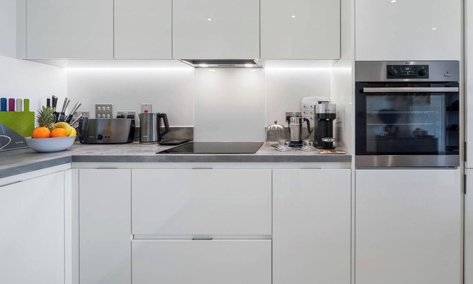 Lansbury Apartment | Skyline View 1 Bed Apartment Sleeps 2 - Balcony