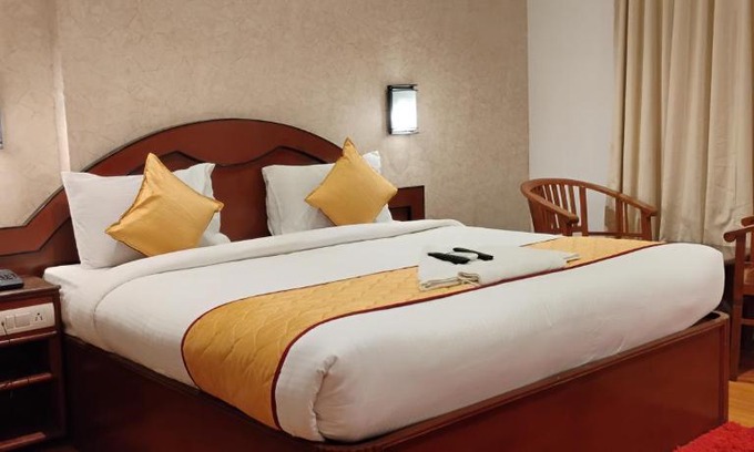 Perungudi Hotel | Skylinn Stays - Unit of Prohotel
