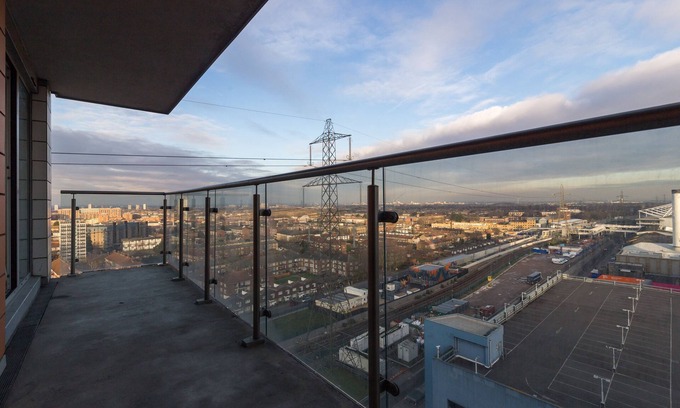 Docklands Apartment | Skyview Apartment | ExCeL Centre | O2 Arena