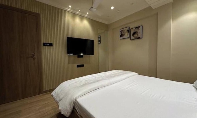 Khar Apartment | Skyview B : A Cozy Apartment