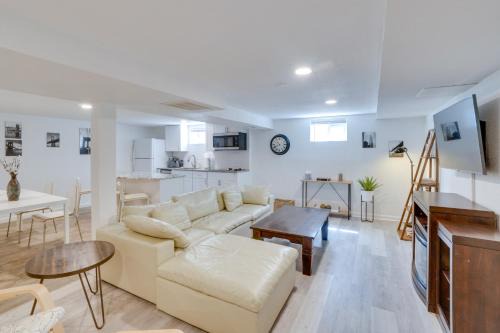 Castlewood Apartment | Sleek and Central Centennial Apartment with Fireplace!